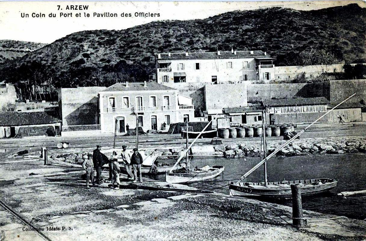 63- Arzew - Port et Pavillon des Officiers.jpg
